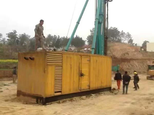 封开如何判断水冷式机油散热器密封件是否需要更换？